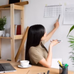 medium-shot-woman-working-home-1-06da9cb21925c208b6c5f4982411b31d-65189a36696065be43c7a2e4f6ebc2ec